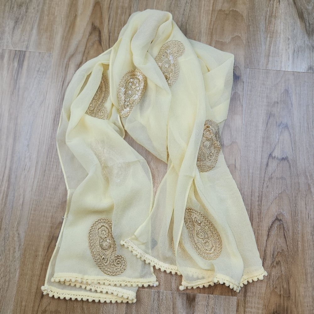 🔺️NWT Cream Embroidered Sequined Paisley Rayon Scarf